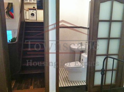 shanghai rent flats Old apartment with wall heating for rent on Changshu road