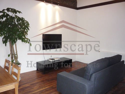 shanghai rentals Old apartment with wall heating for rent on Changshu road