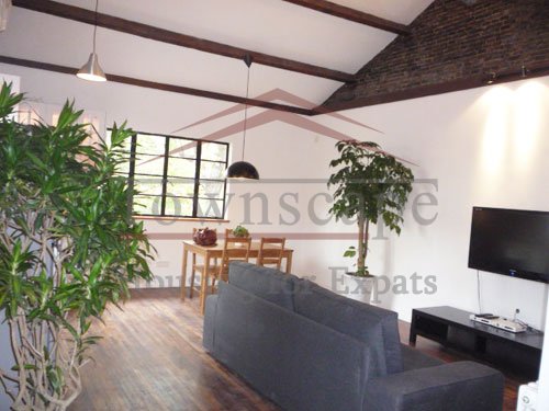 shanghai rent houses Old apartment with wall heating for rent on Changshu road