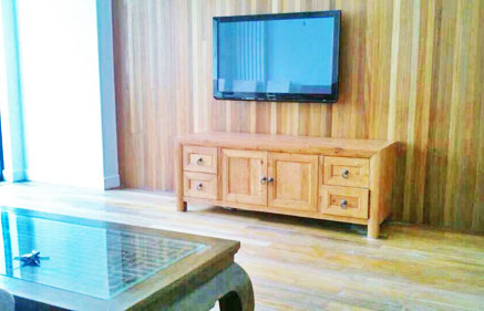 bright and renovated flat for rent in shanghai Old apartment with wall heating for rent near Middle HuaiHai road