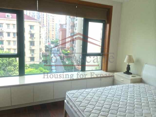 rent in xujiahui Spacious Oriental Manhattan apartment with balcony