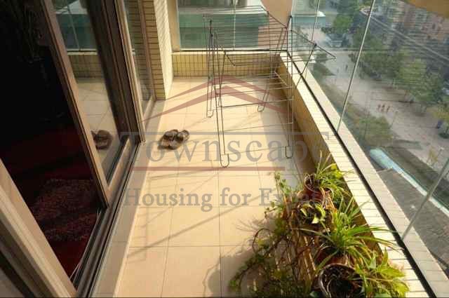 apartment near international schools shanghai Apartment with terrace for rent in Maison des Artistes, Gubei