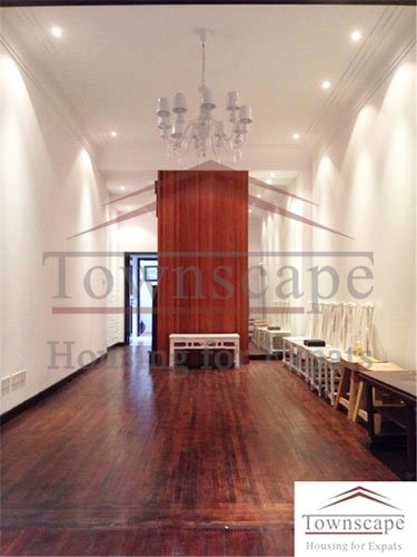 former french concession flat for rent 4 BR unfurnished old lane house with wall heating for rent in forner French Concession