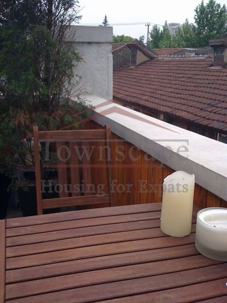 house with roof terrace for rent in shanghai Old apartment with roof terrace and front yard for rent in FFC