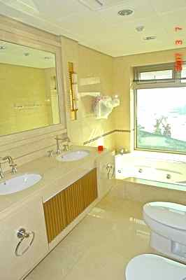 waterfront apartment shanghai Luxury 3BR Apartment in the Opulent Shimao Riviera