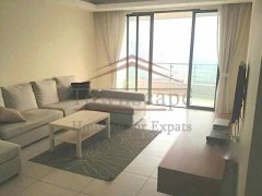 Bright modern apartment in Top of City expat complex, People 