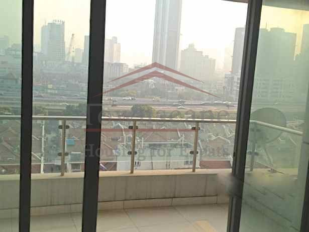 downtown apartment shanghai Bright modern apartment in Top of City expat complex, People Square