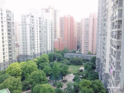 Metro line apartments shanghai Spacious & bright family apartment in Xuhui