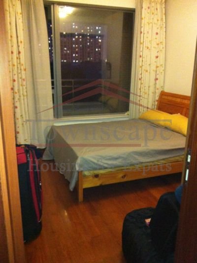 renting family apartment near metro line 2 Family apartment with garden view in Pudong