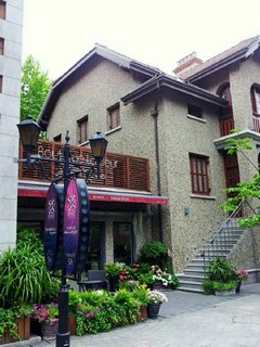 Sinan Mansion shanghai executive 2br apartment in luxury lowrise complex French concession
