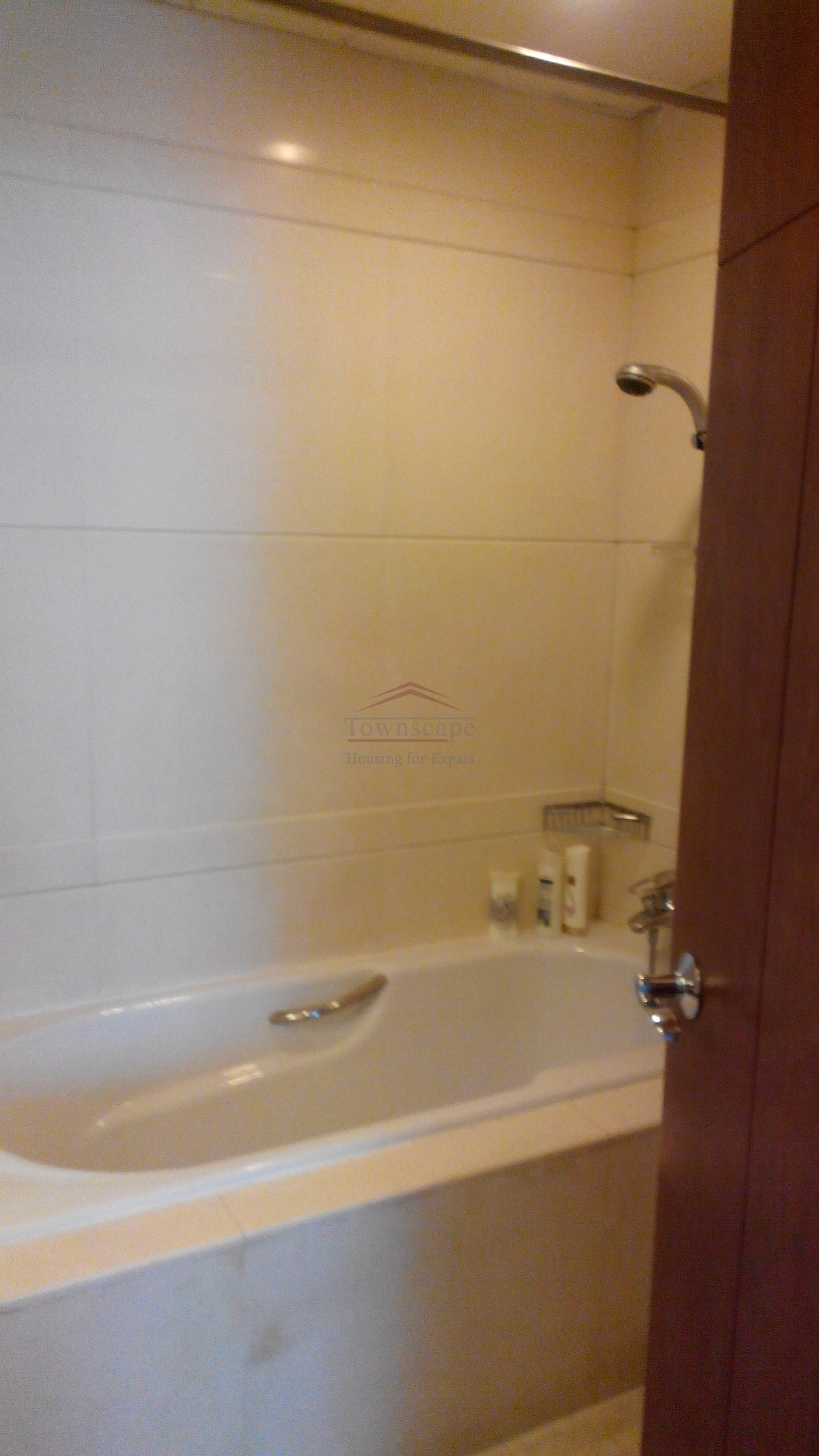 rentals shanghai xintiandi Gorgeous apartment In famous LakeVille complex.