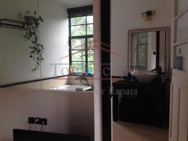 rent lane house shanghai jing\an Marvelous lane house with roof terrace Jing