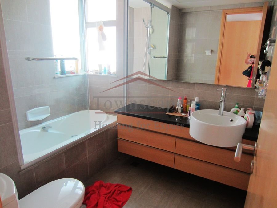 shanghai modern apartment rental lovely and bright 3 bedroom apartment in Jing