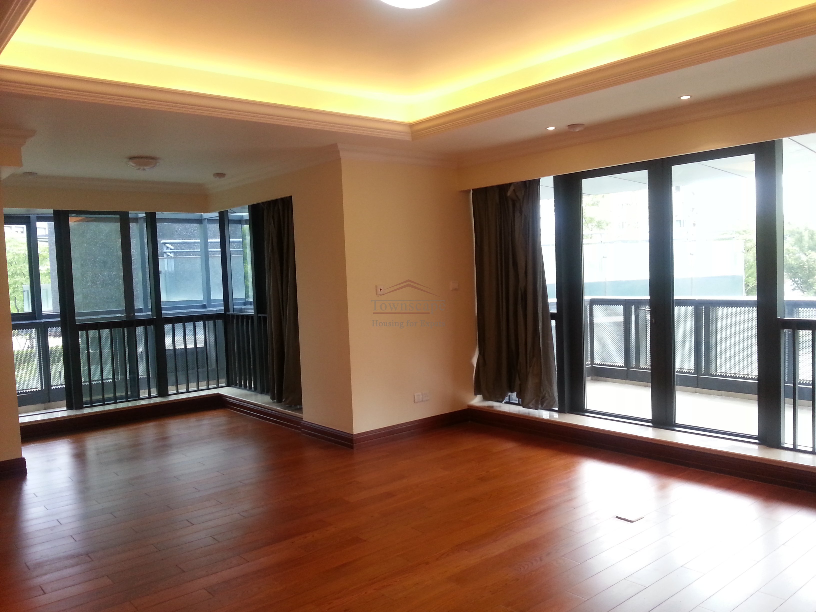 rent floor heating apartment shangahi 2Br apartment with grand hall and floor heating system Gubei
