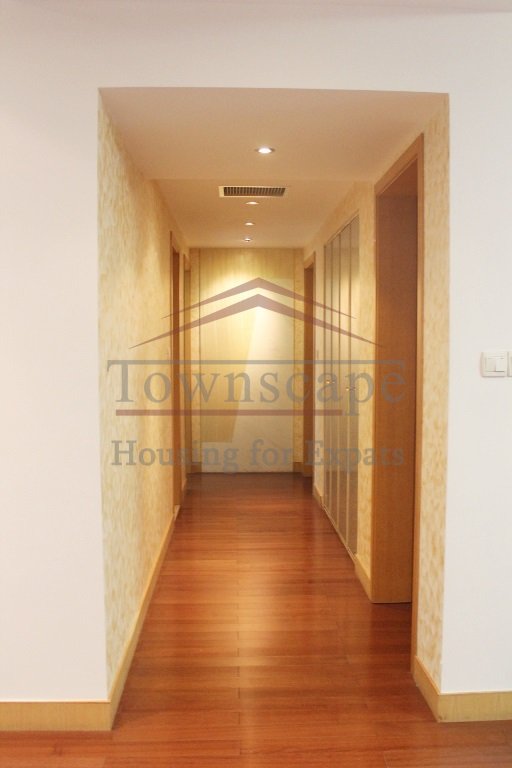 bright apartment jing`an area Amazing and gorgeous apartment near West Nanjing Road