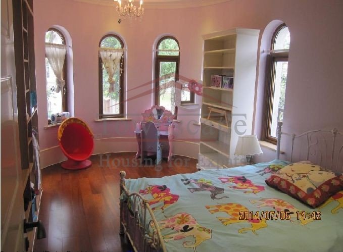 large family, hongqiao international airport Family friendly villa in Hongxiao area