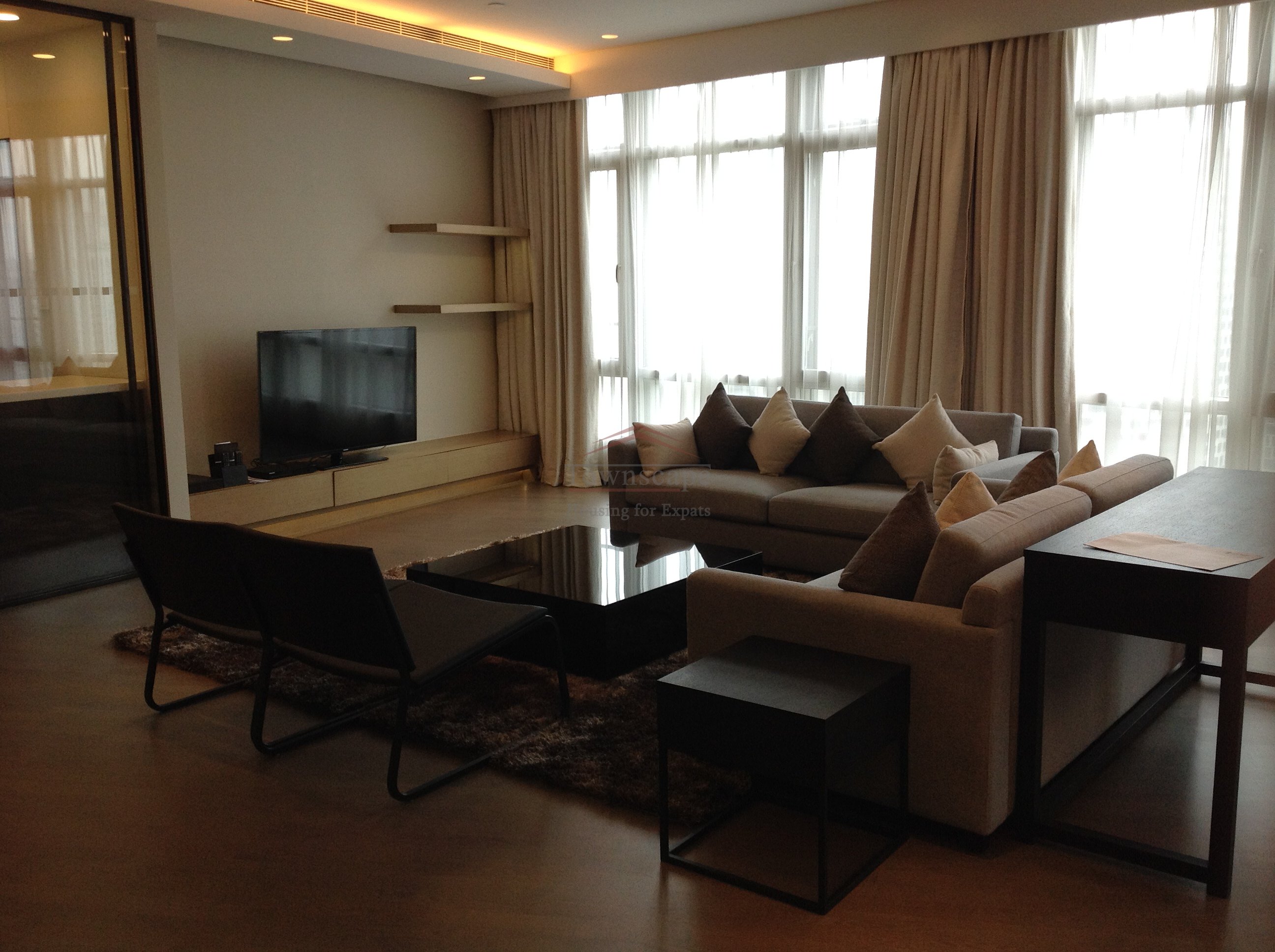 apartment in central shanghai Extremely spacious apartment On time of Time Square Mall