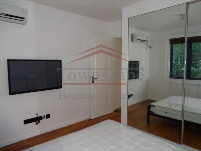 shanghai apartment with garden Renovated single bedroom Old apartment near Huaihai road