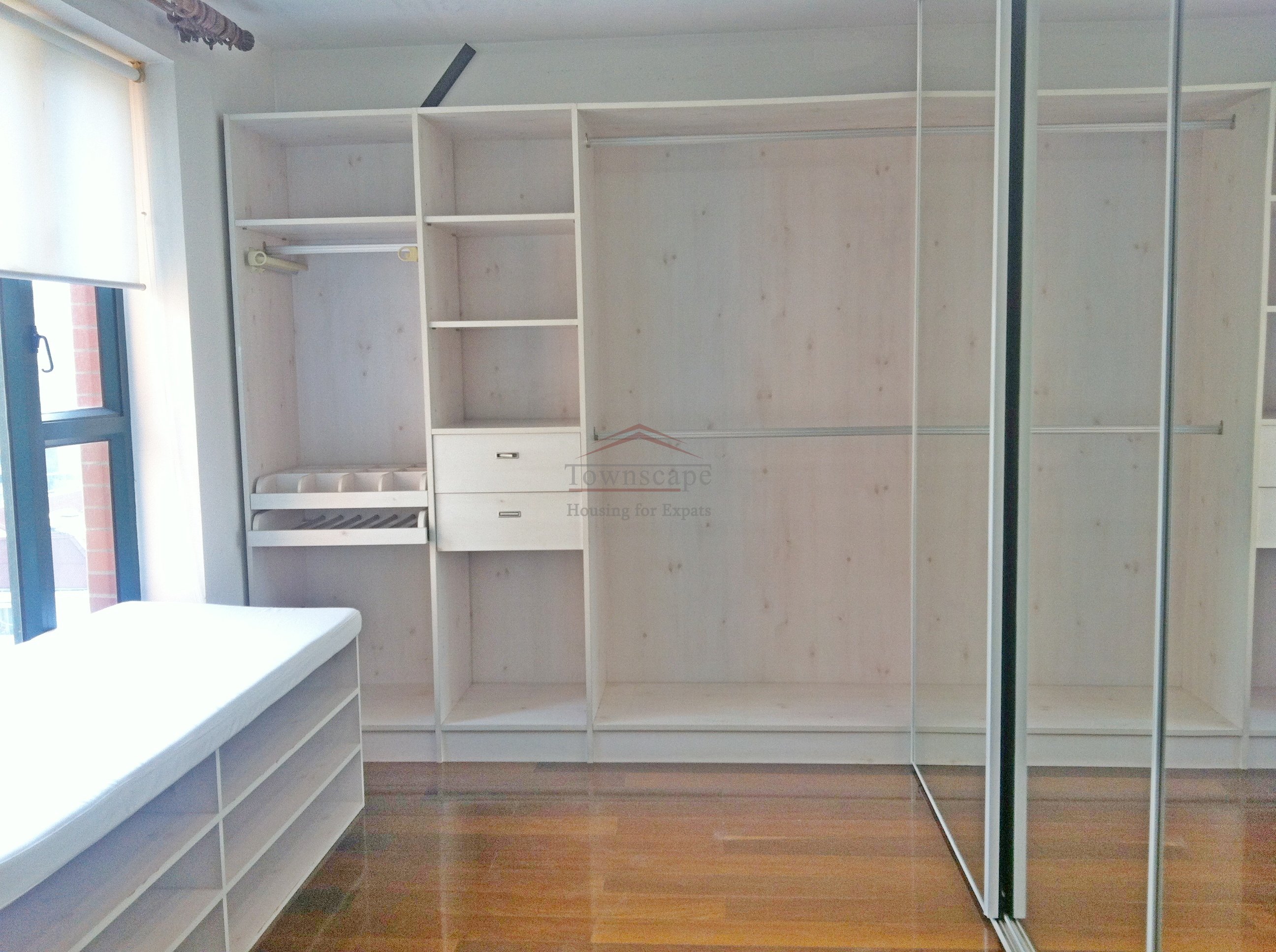 shanghai apartment near Jing\an temeple Nice and sunny 2 br apartment near Jing