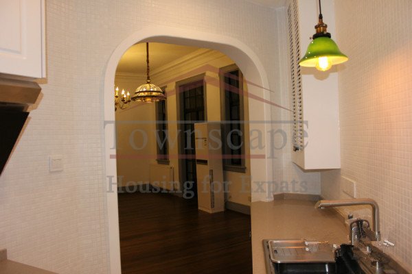 shanghai european style apartment Graceful 2 br old apartment near North Shaanxi road