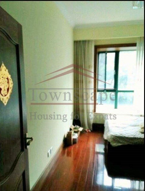  Traditional 4 br Old apartment in the French Concession