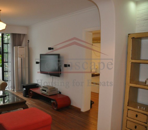  Excellently refurbished 3 br apartment in Xuhui