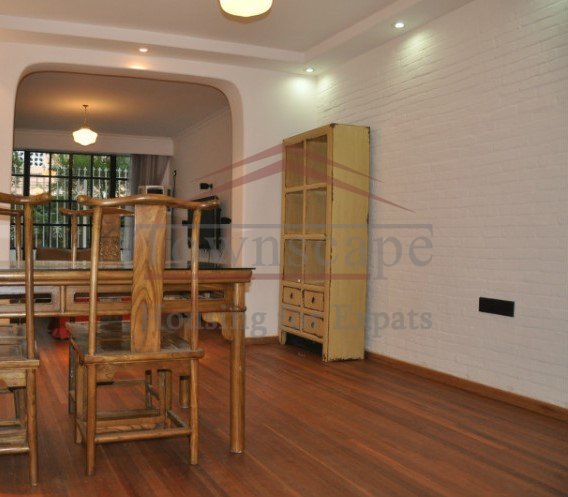  Excellently refurbished 3 br apartment in Xuhui