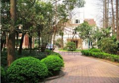  Very Spacious House with 4br 200 sqm in Xujiahui area