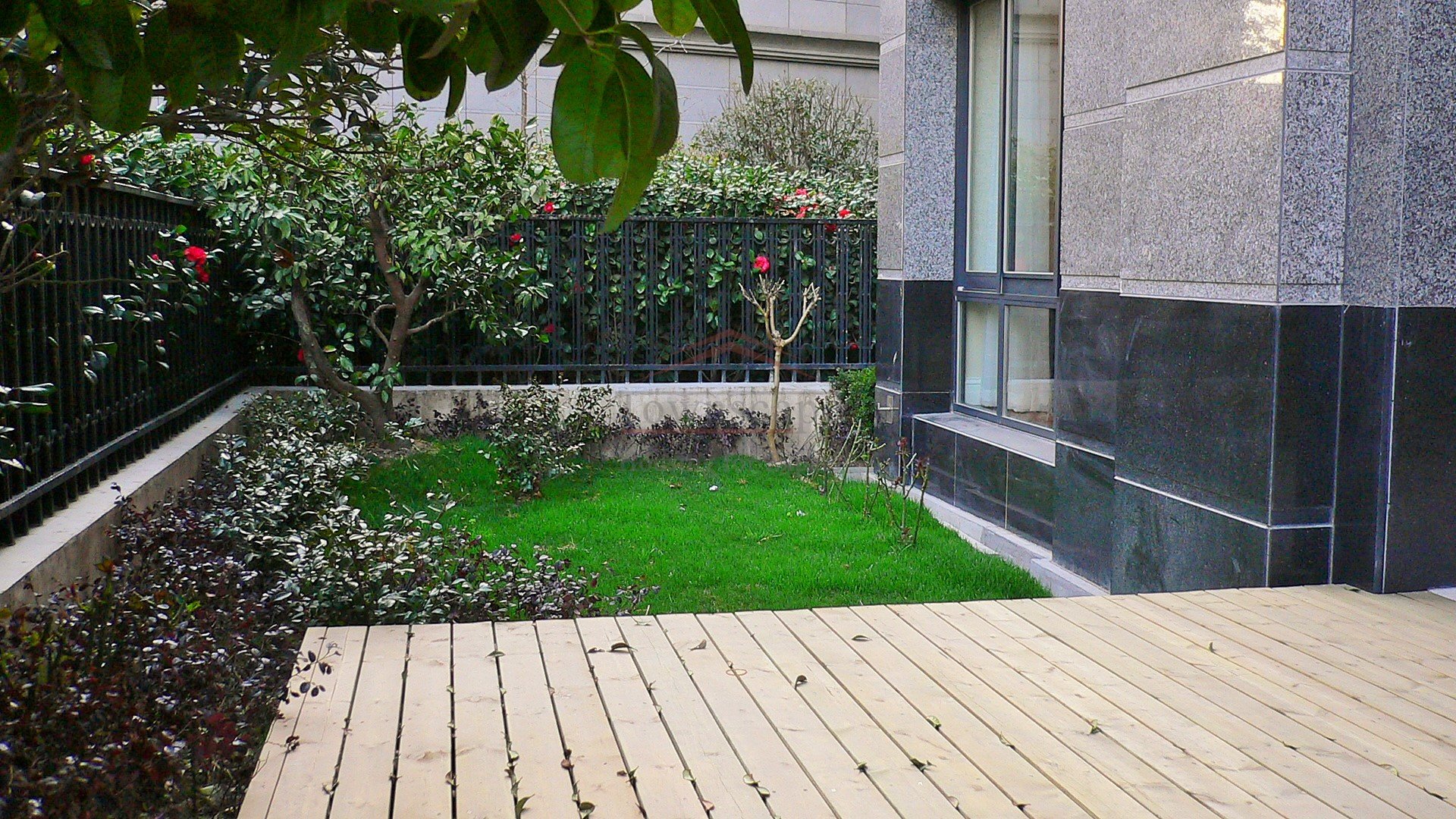 shanghai apartment with sun deck Lovely 2 br apartment with privet garden in Jing