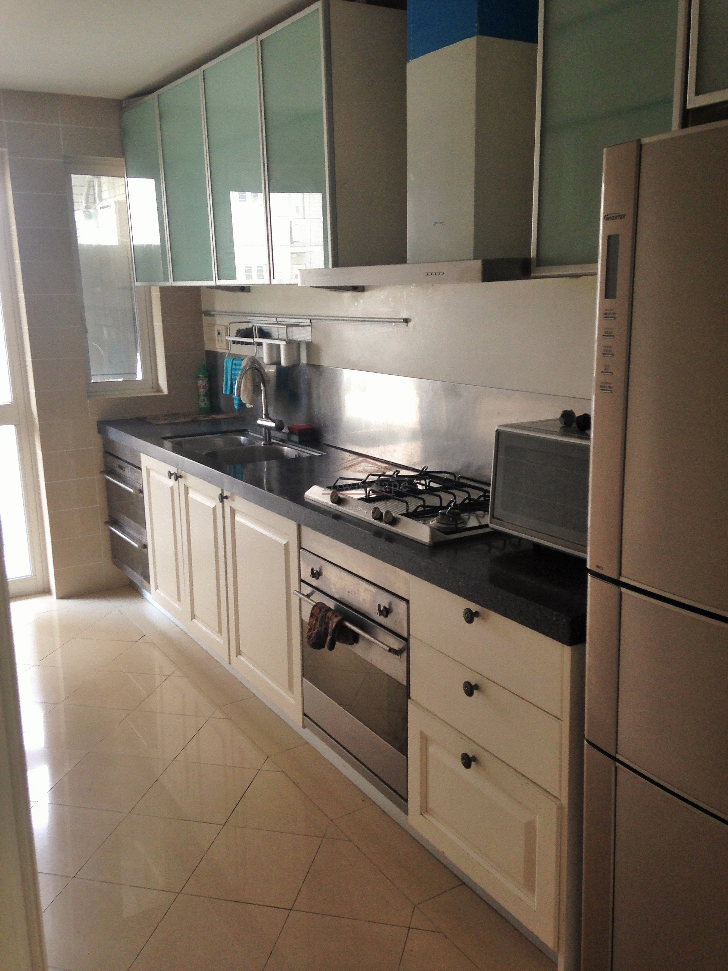 Shanghai city castle Affordable 2 br apartment by West Nanjing road