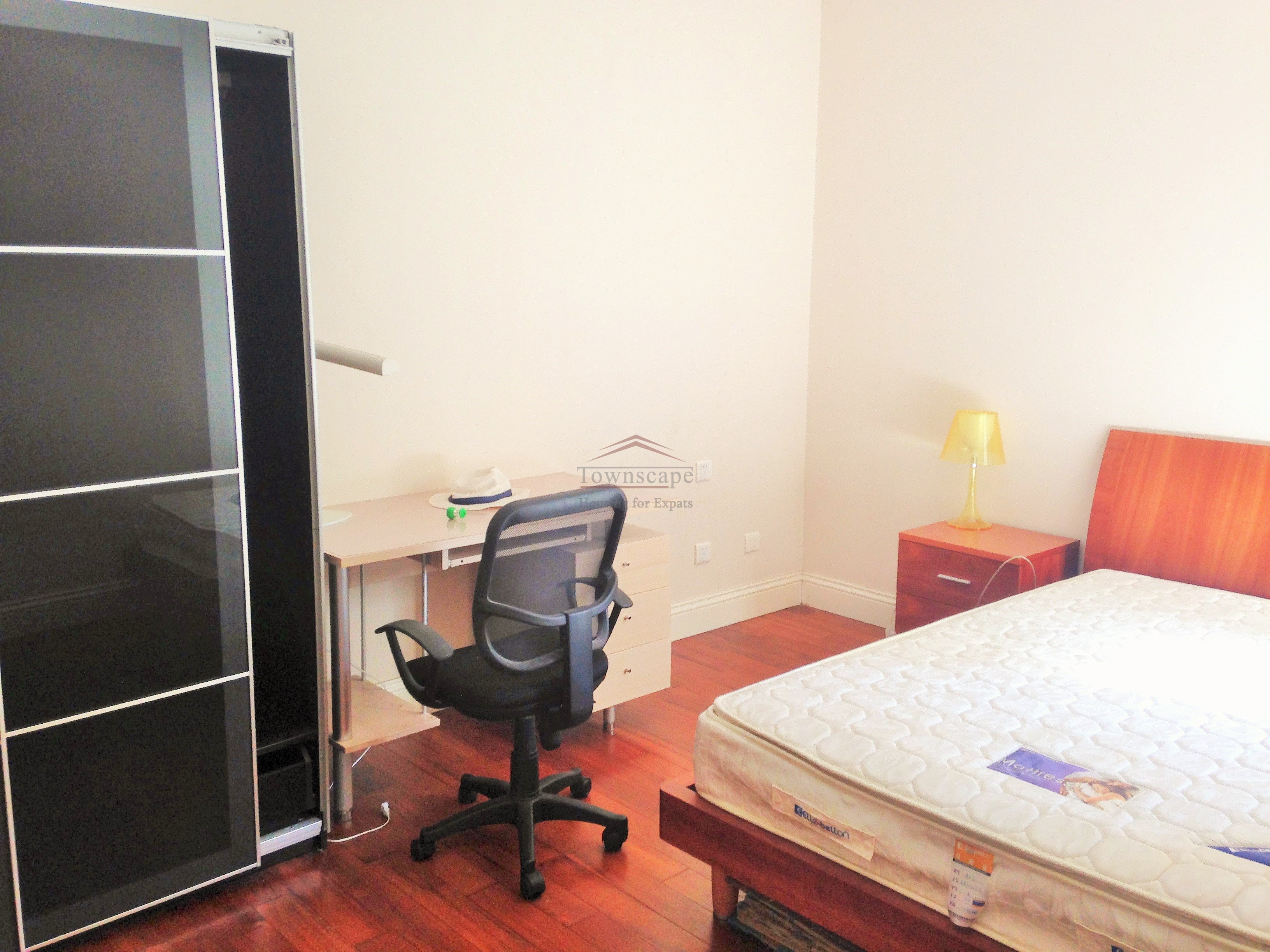 shanghai apartment near peoples Square Affordable 2 br apartment by West Nanjing road