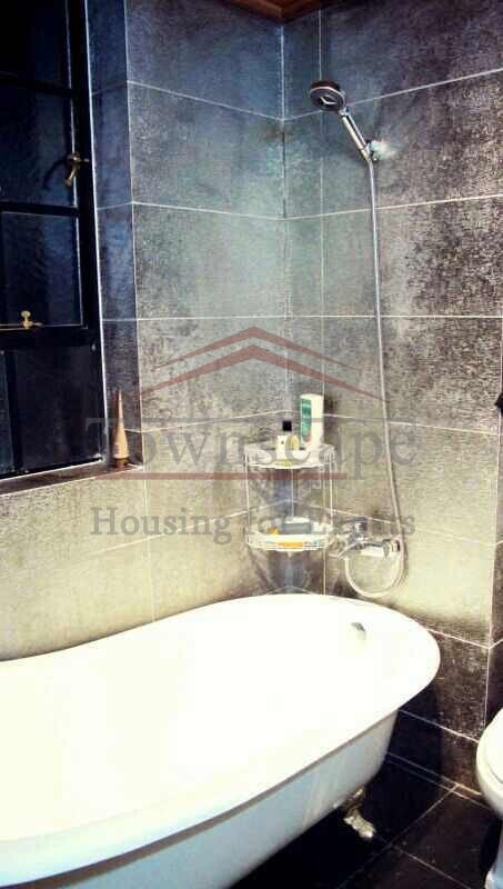 shanghai family lane house Large lane 3 br Lane house on Yuyuan road