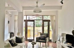  Sunny 3br old apartment with 2 ground terraces in French Concession