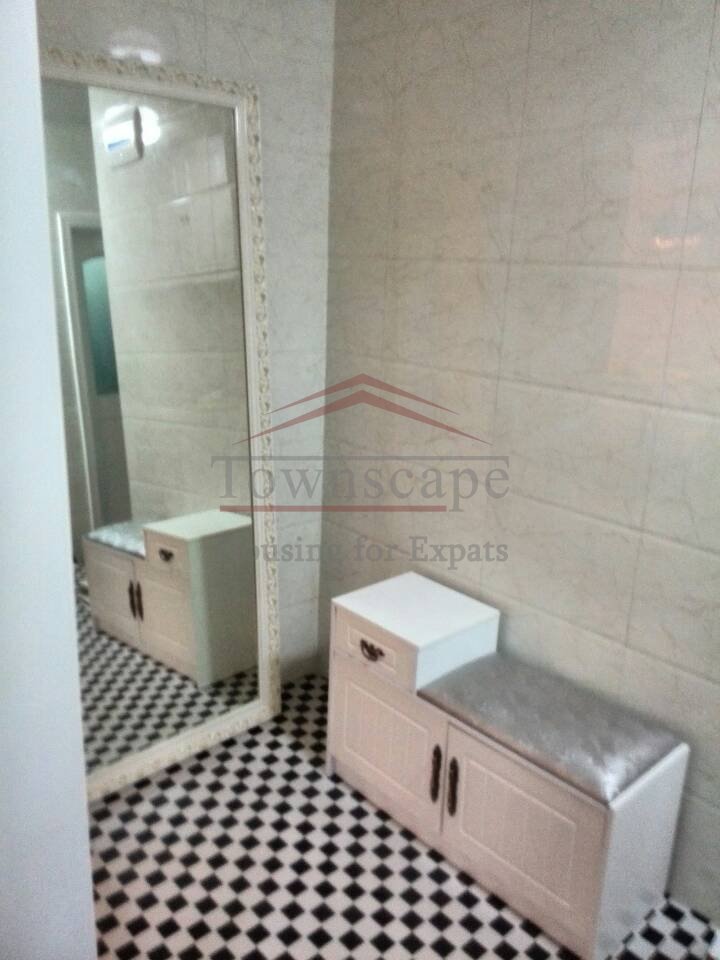 Shanghai housing in Jing\an 1 BR Yan’an Rd Beautifully renovated Apartment