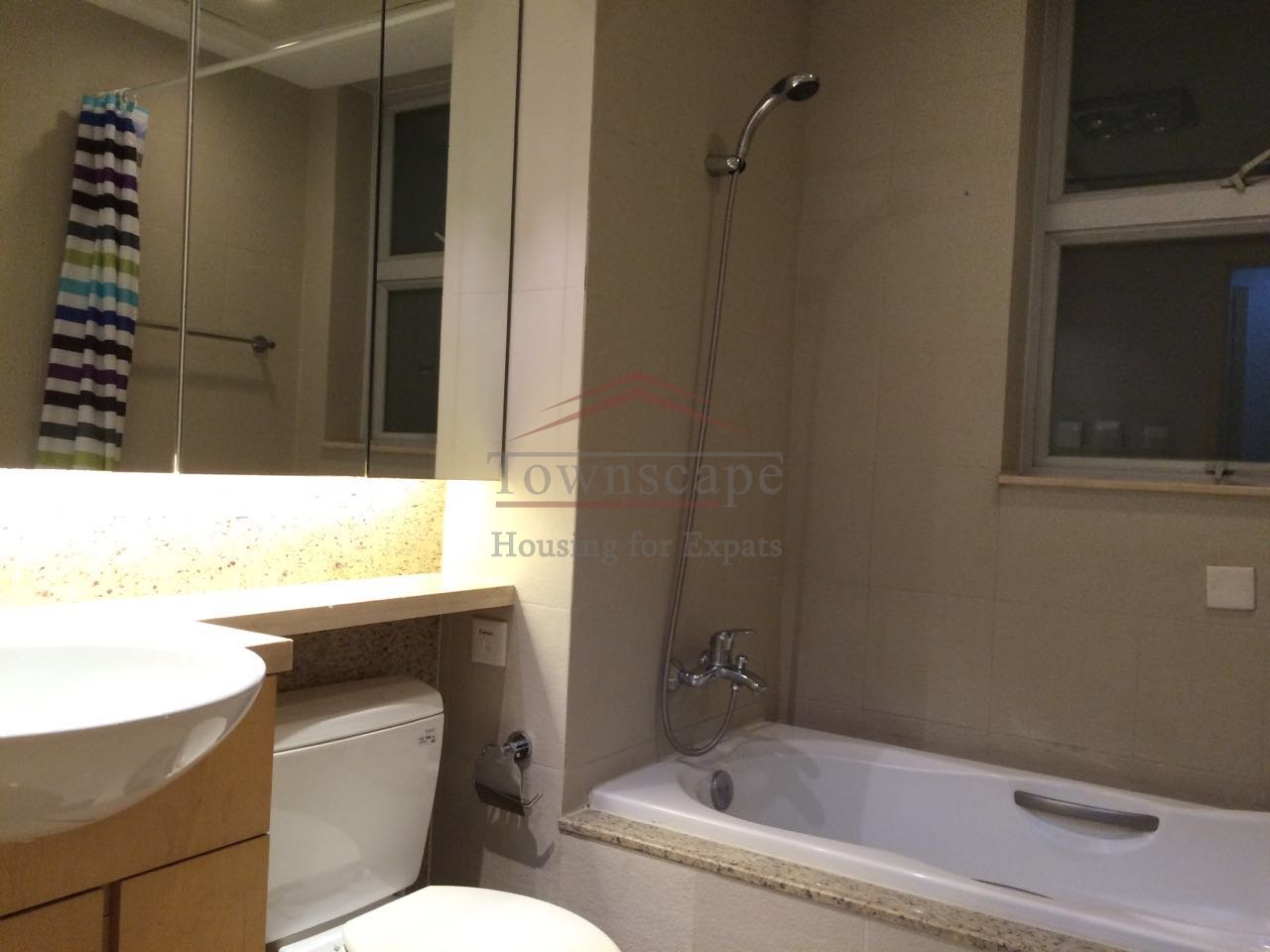  Cosy 2 br apartment located in Shanghai Financial district