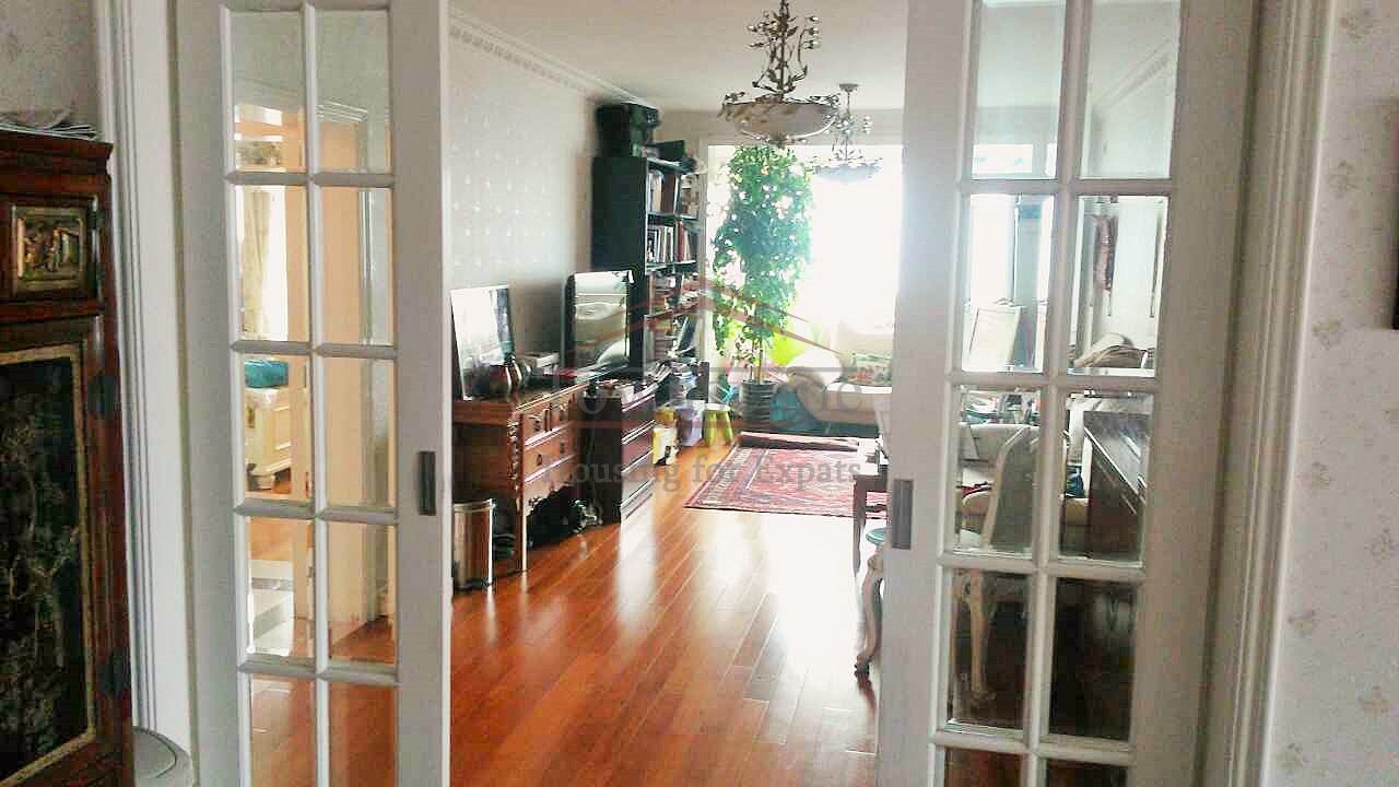 Shanghai apartment to rent Large three bedroom apartment in Jing