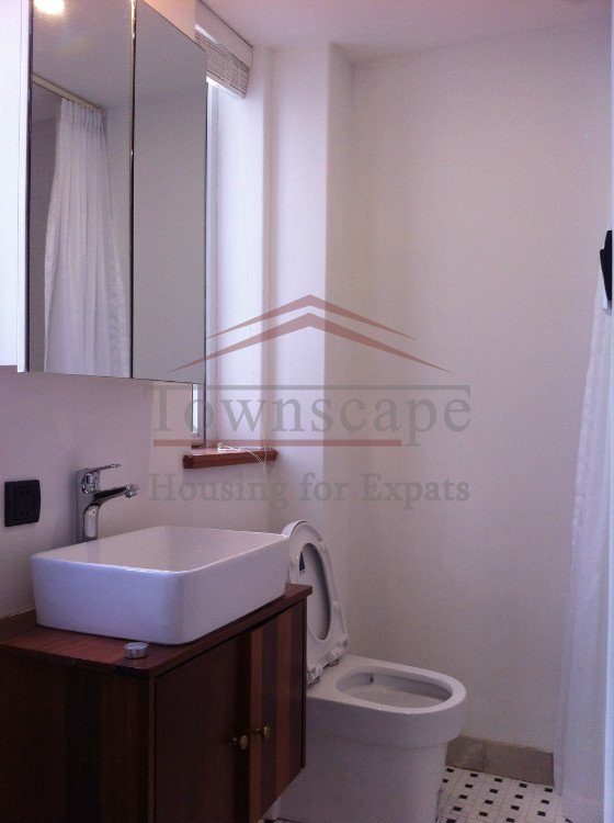 Shanghai relocation Chic central 1 BR Lane House near line 2/7 Jing an station