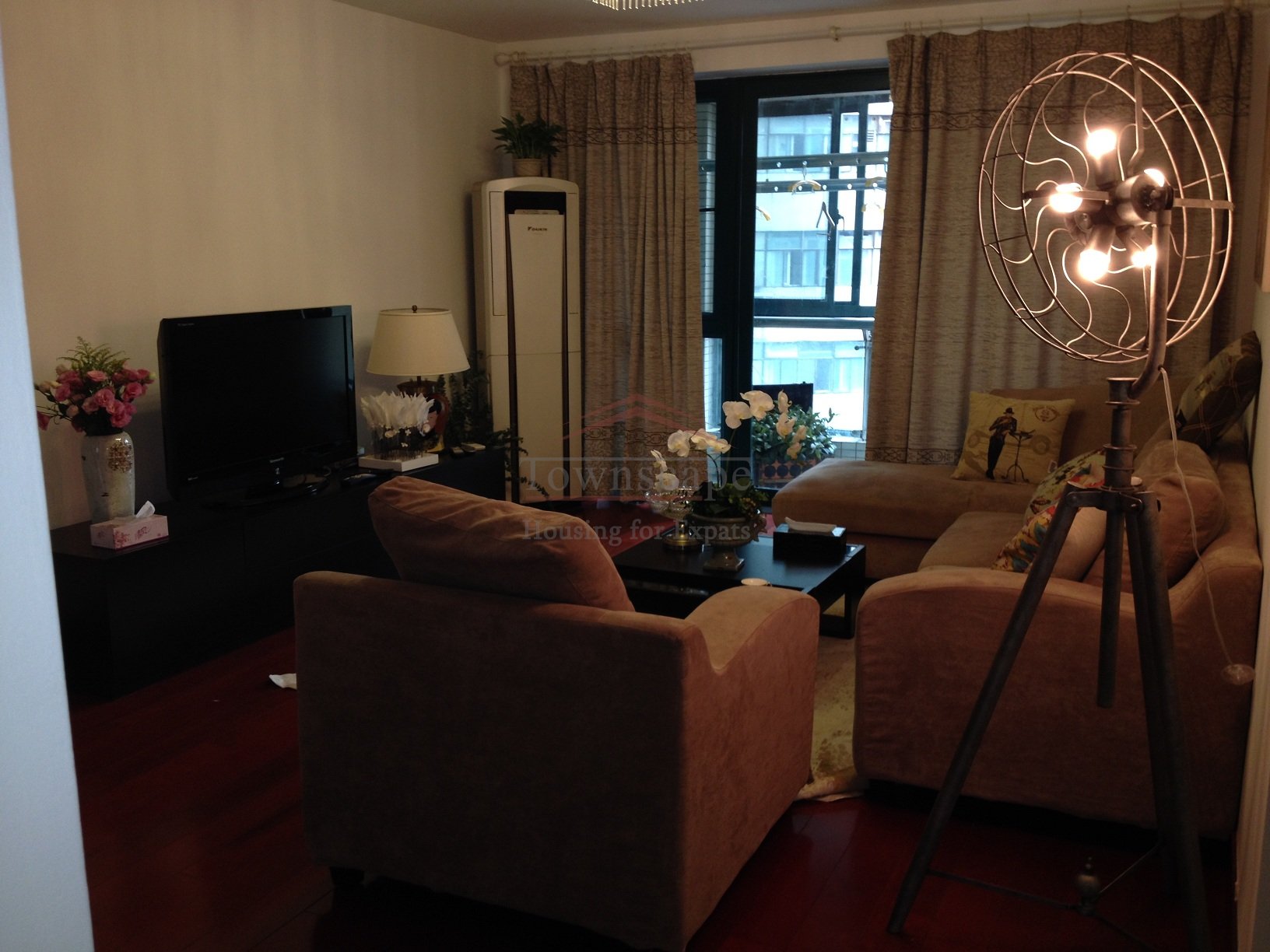 Rent apartment in Shanghai  Exquisite 3 BR Regents park apartment near Line 2/3/4