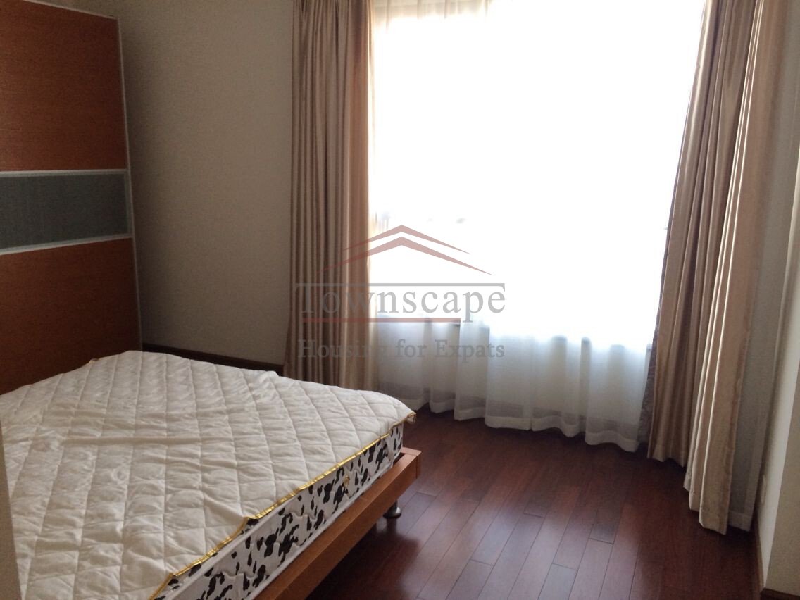 rent shanghai Modern 3 BR apartment at Xujiahui Line 1/9/11