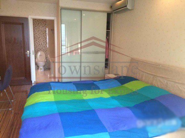 Rent an apartment in Shanghai Beautiful 3BR apartment at Xujiahui Line1/9/11