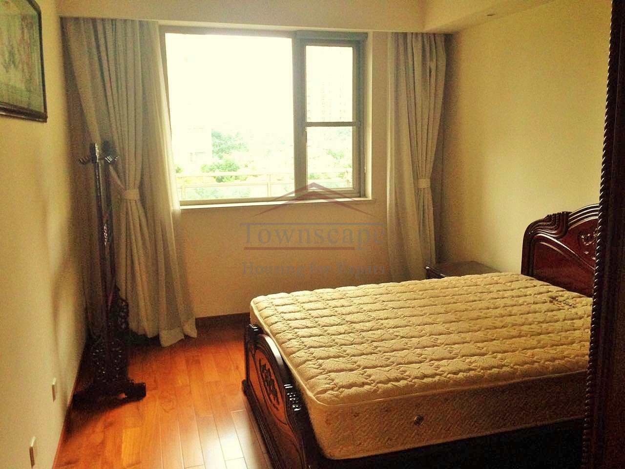 Shanghai apartment nea rSouth Waigaoqiao free trade zone large 4 bedroom apartment in Pudong area, line 6