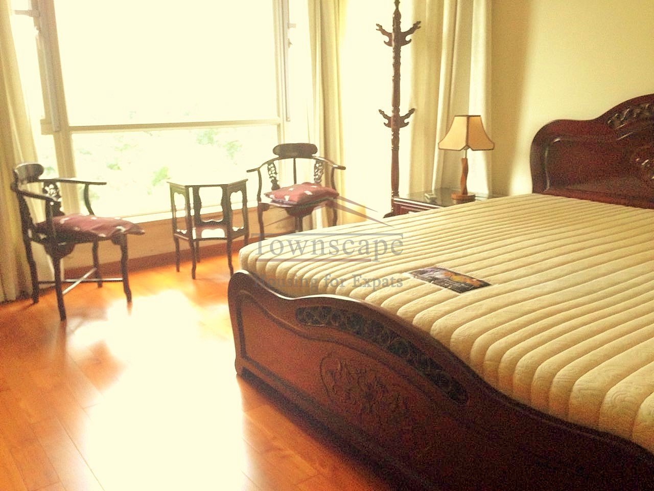  large 4 bedroom apartment in Pudong area, line 6