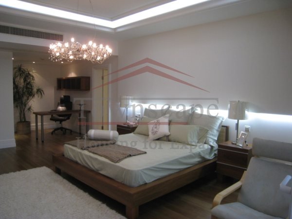 Shanghai expat apartments Unbelievalbe 3BR Apartment in Lujiazui Pudong Line 2