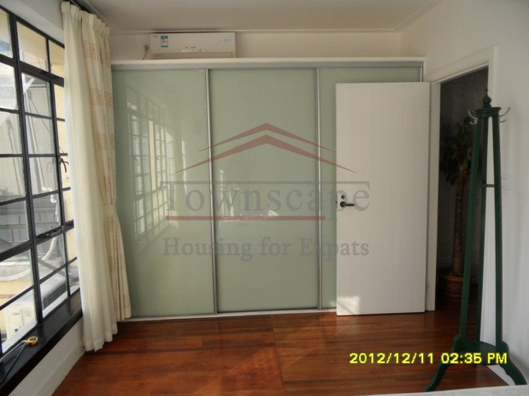 Expat housing Shanghai Sophisticated clean 1BR Lane house Line 1/7