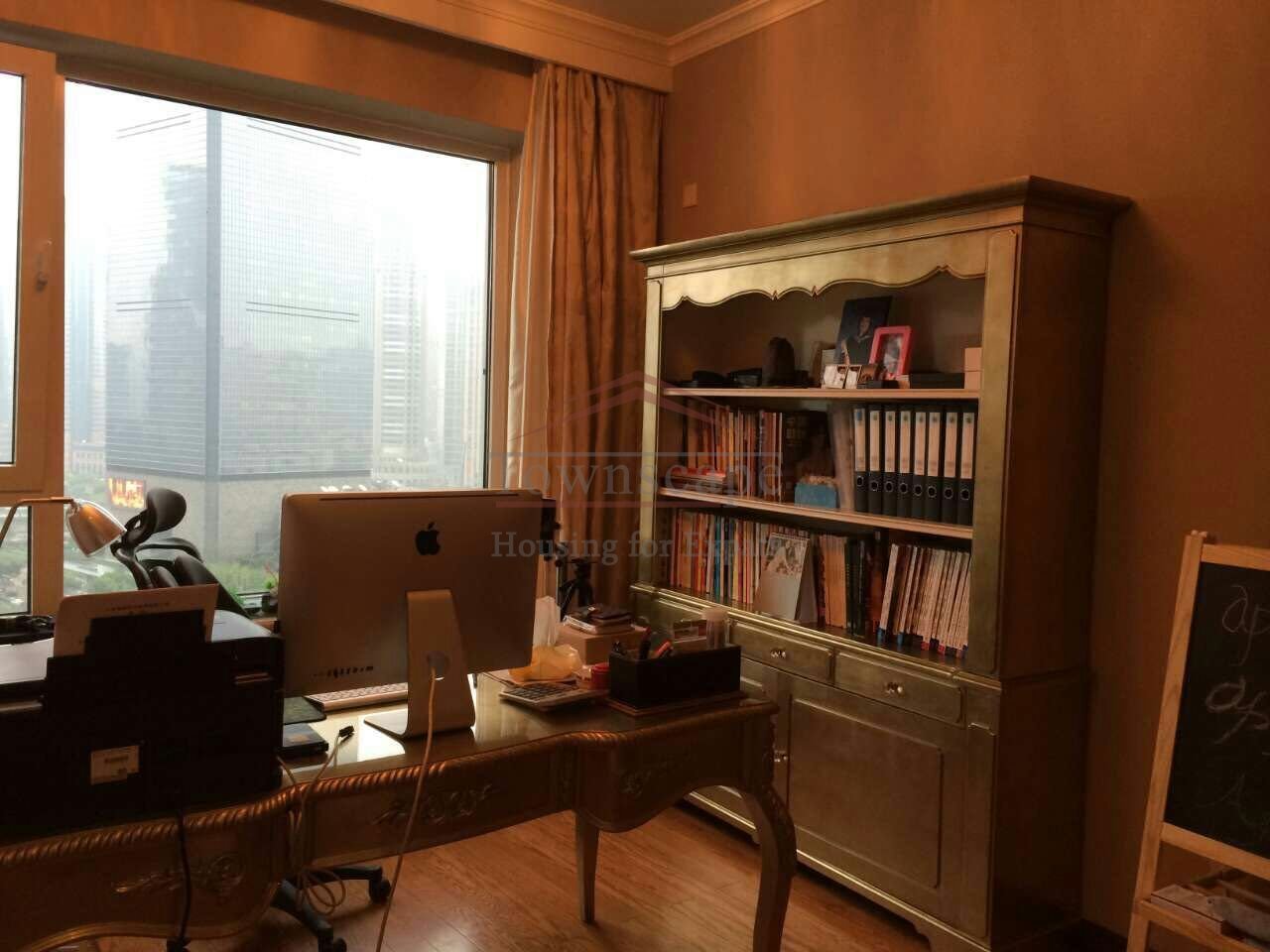 Shanghai expat housing Large 3 BR Apartment in exclusive Skyline mansion Pudong