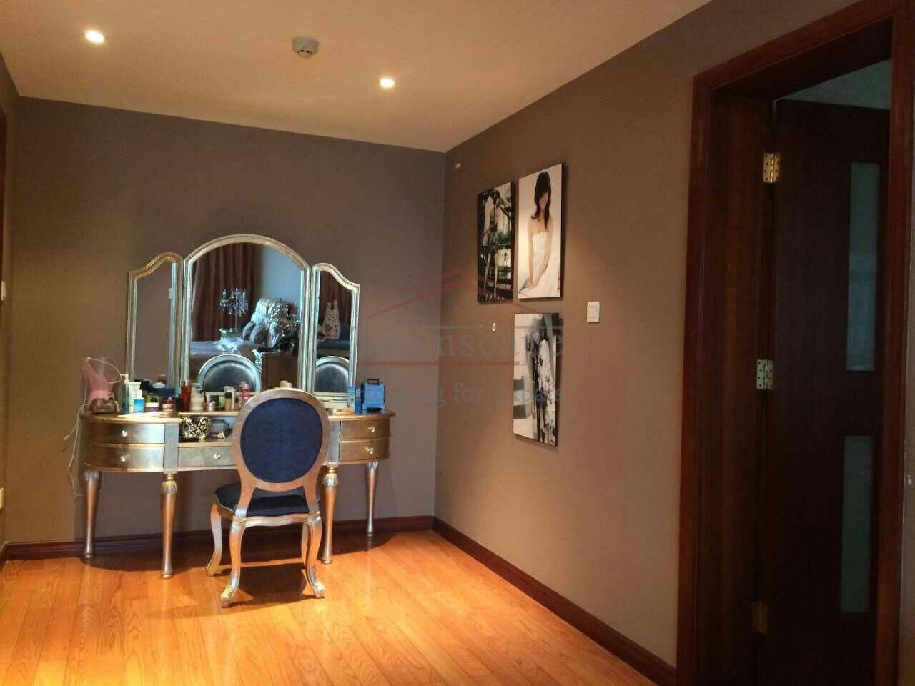 Rent Shanghai China Large 3 BR Apartment in exclusive Skyline mansion Pudong