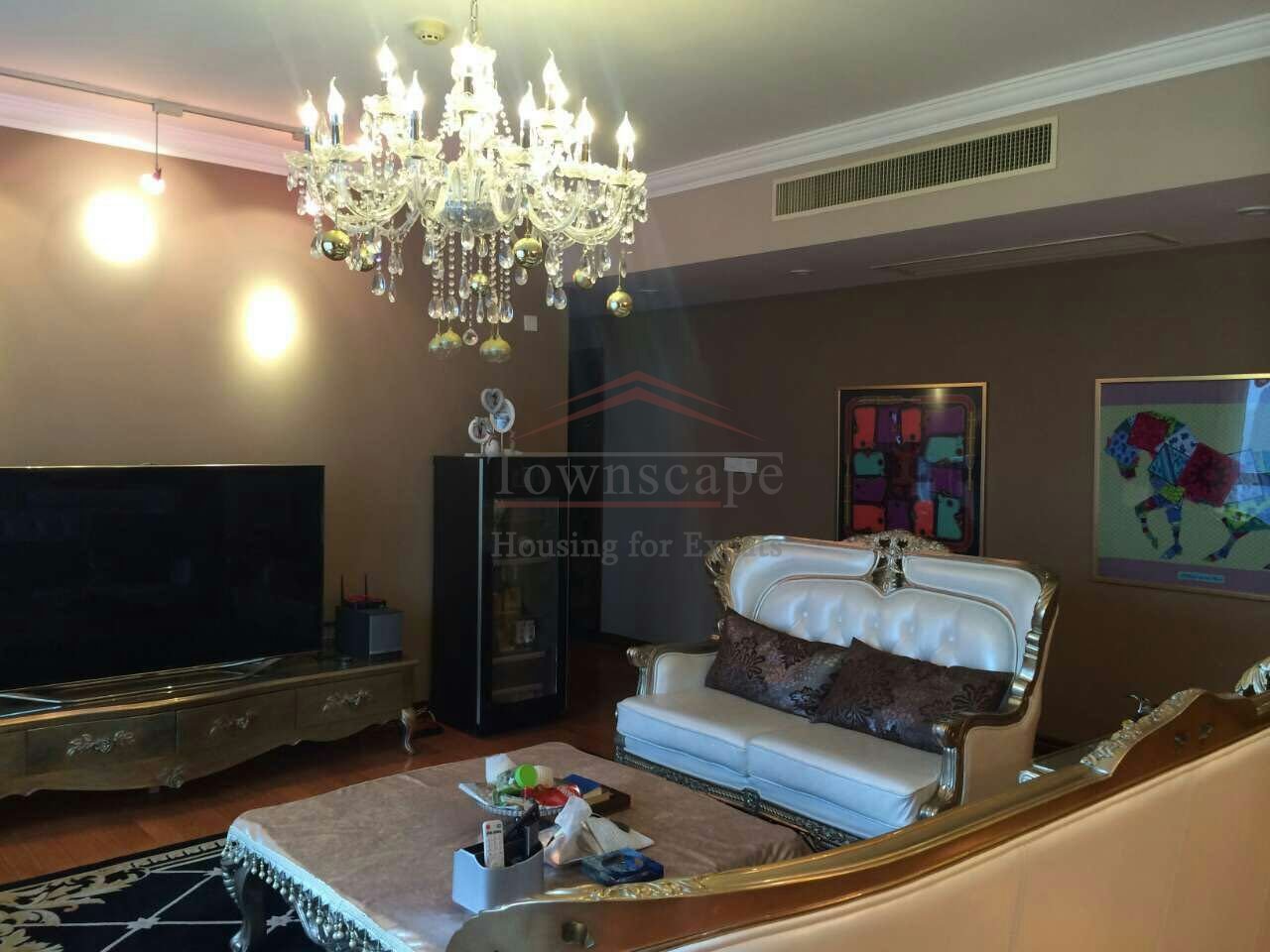 Apartments shanghai Large 3 BR Apartment in exclusive Skyline mansion Pudong