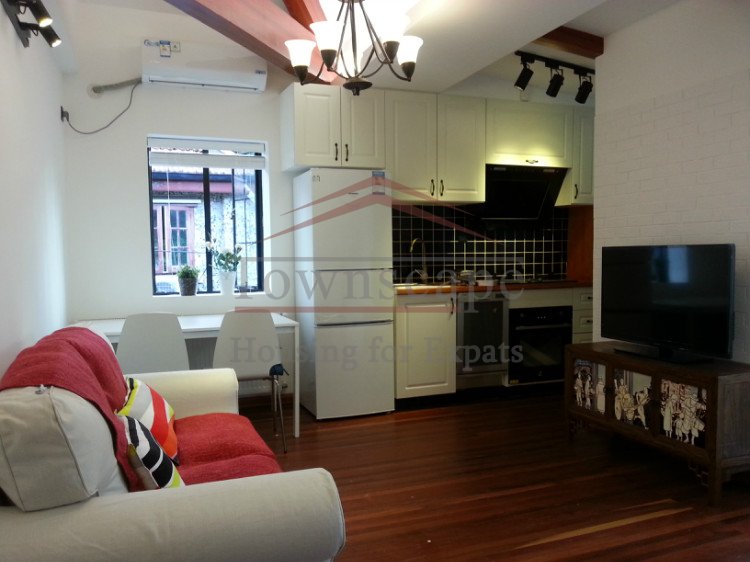 Rent apartment in Shanghai Warm and bright 1 BR Lane house in Central Shanghai