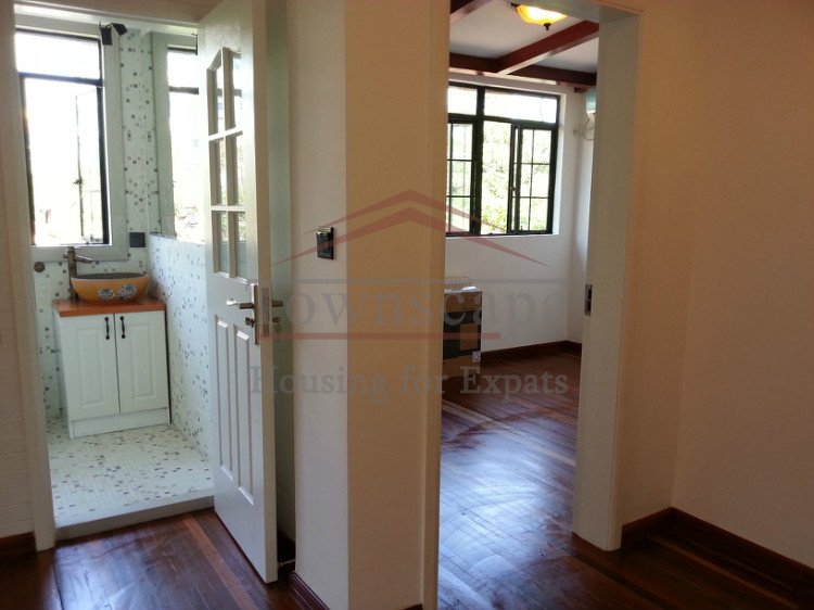 Rent Shanghai Warm and bright 1 BR Lane house in Central Shanghai