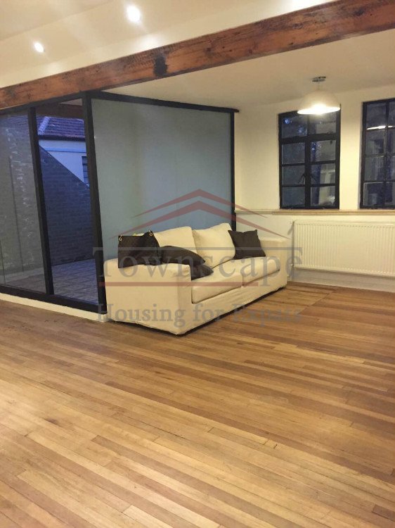 Rent Shanghai Stunning 2 BR lane house beside Changhsu Rd line 2/7